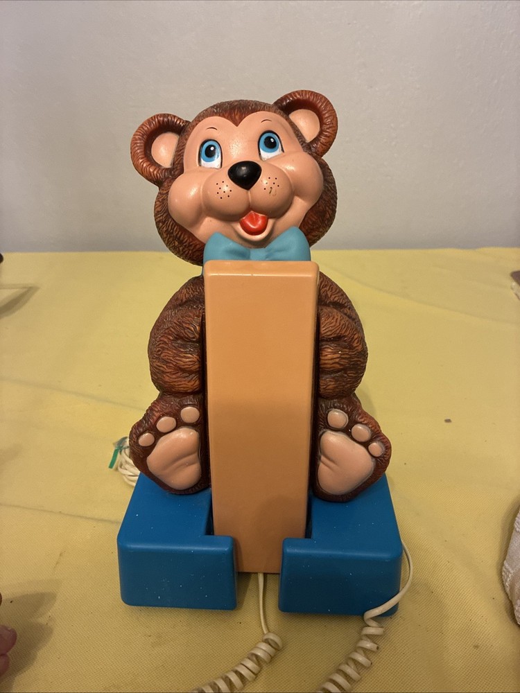 Vintage Cuddles Carlton Bear Push Button Phone Model #7780