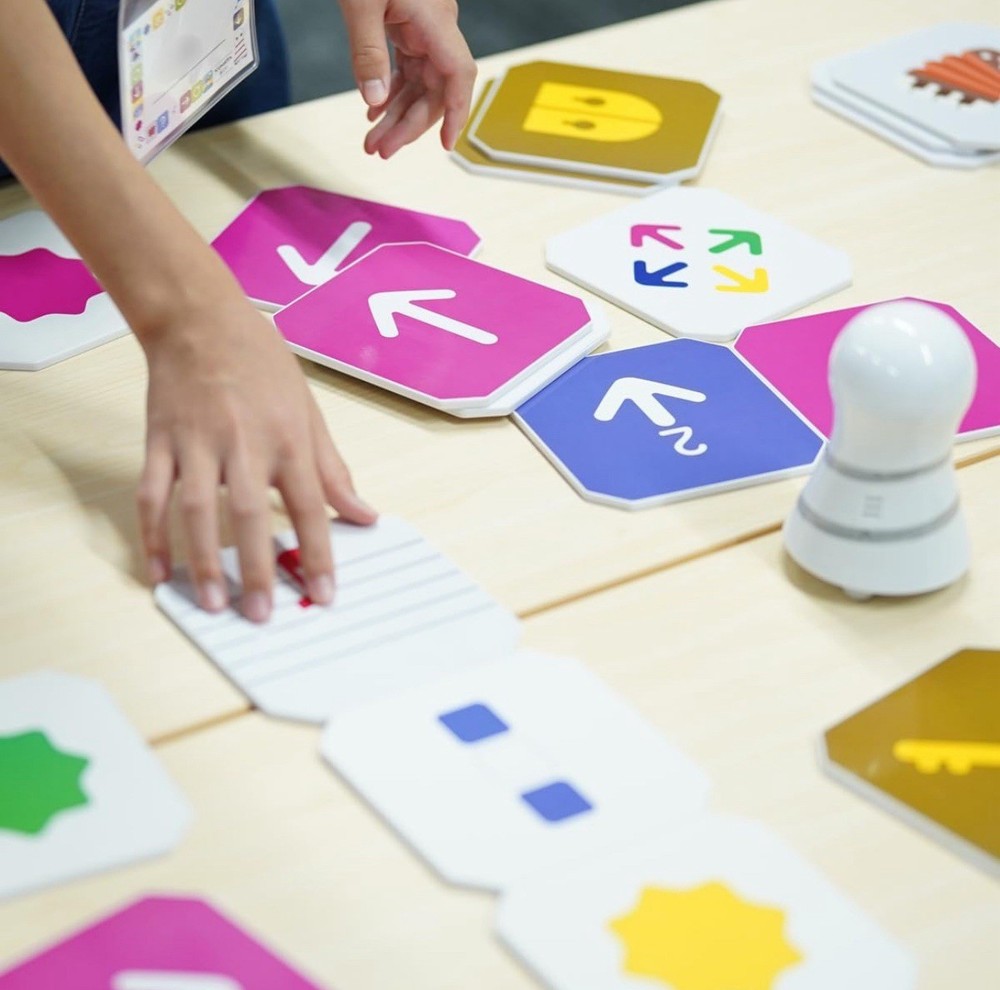 STEM Programming Toy for Kids with a Robot and 40 Command