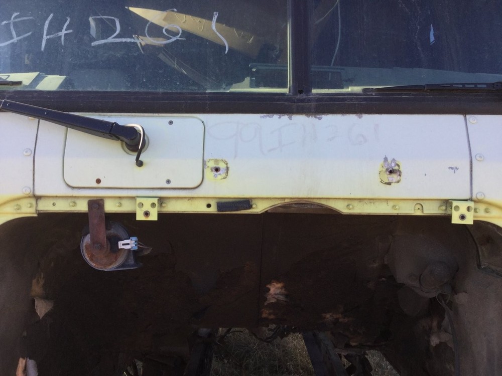 International 9800 ALUMINUM CENTER/ UPPER Panel