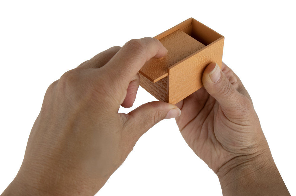 World's Smallest SPIDER BOX Scare Prank