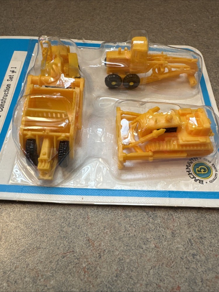 Bachmann Construction Set #1 N Scale MISSING WHEELS ON TRACTOR