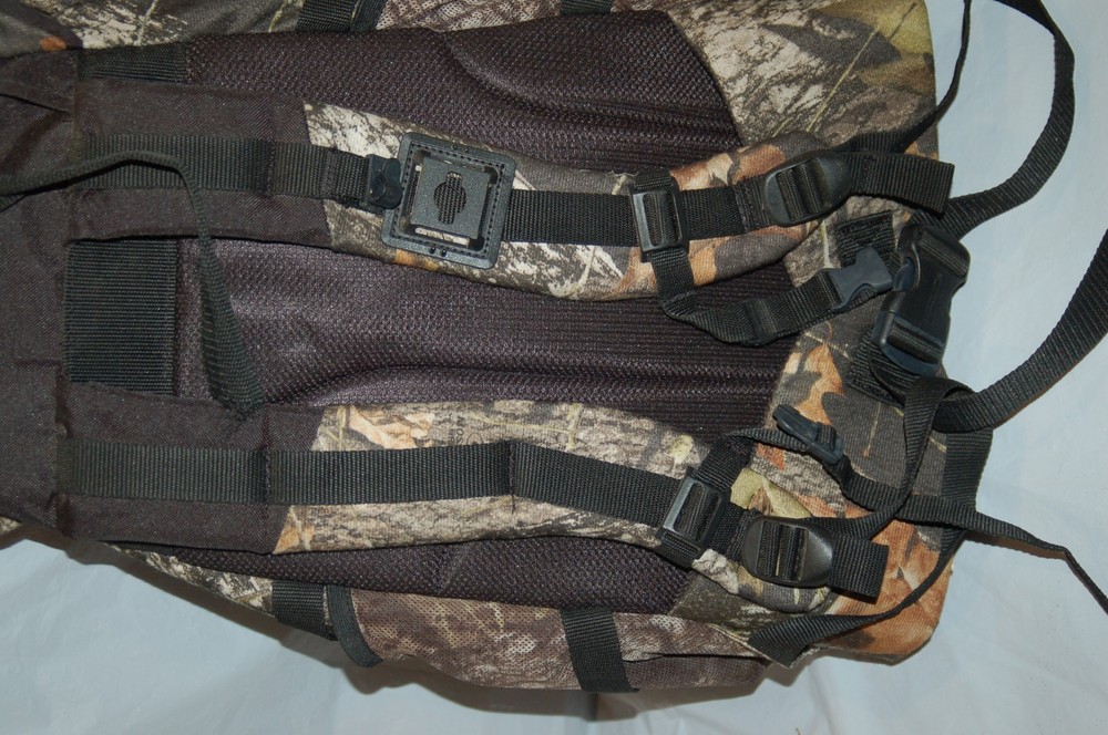 NICE LARGE FIELDLINE LARGE SINGLE POCKET INTERNAL FRAME BACKPACK REALTREE CAMO