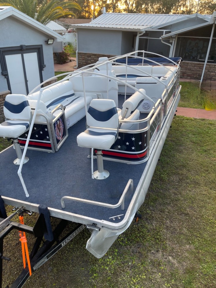 18'-22' Pontoon Boat Canvas Solution with 6" Rise.