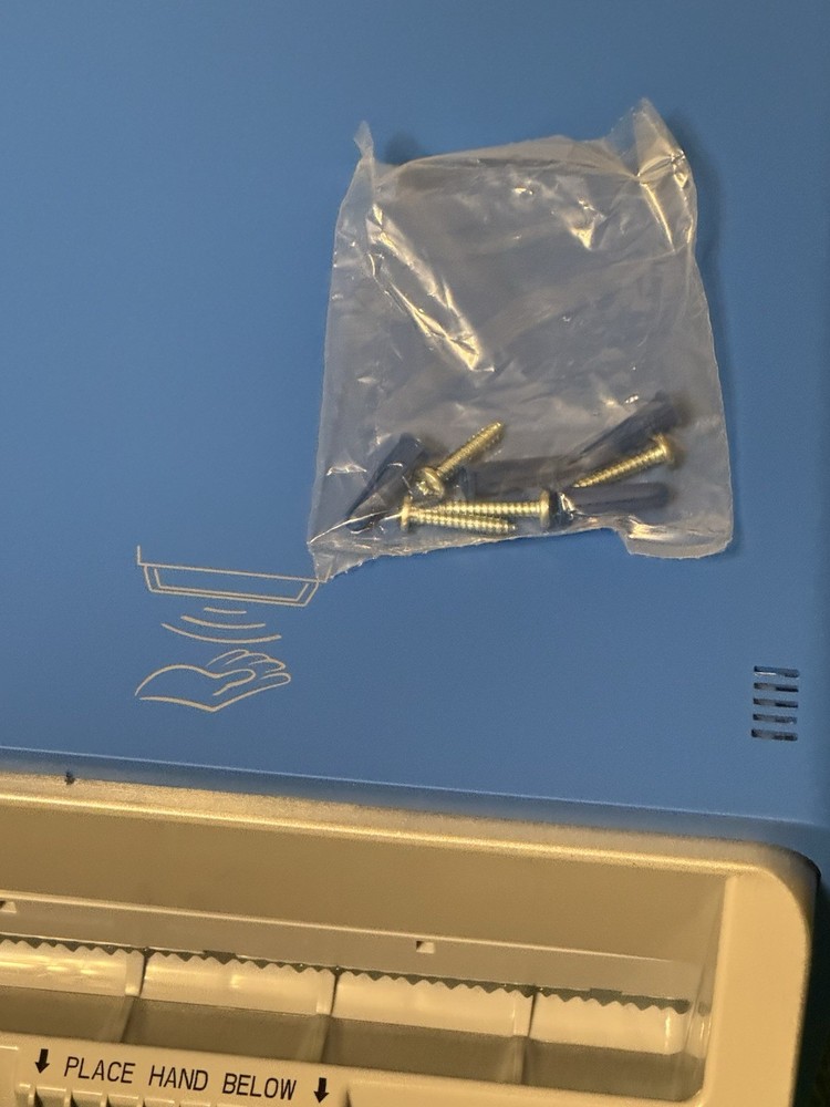 Cintas Automatic Paper Towel Dispenser Color: True Blue