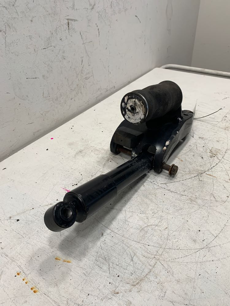 2013 Peterbilt 386 Cab Mount (630-10678)