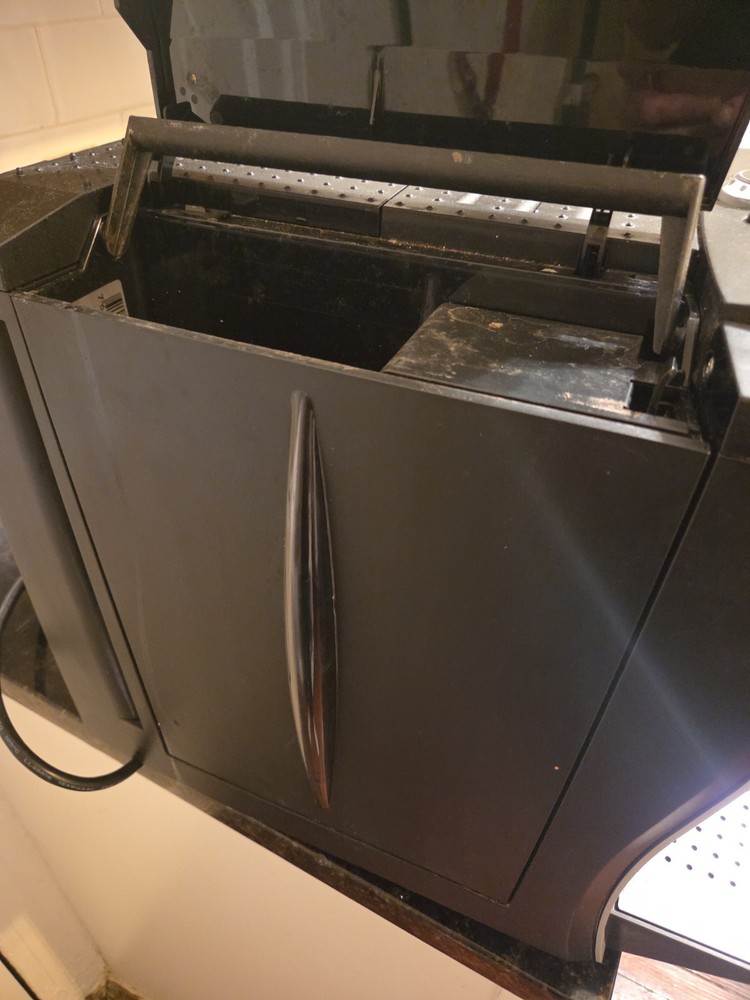 Jura Impressa Z5 Super Automatic Espresso Machine – Powers On – Missing Frother