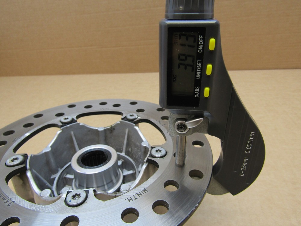 Piaggio 1 2022 front hub (13479)