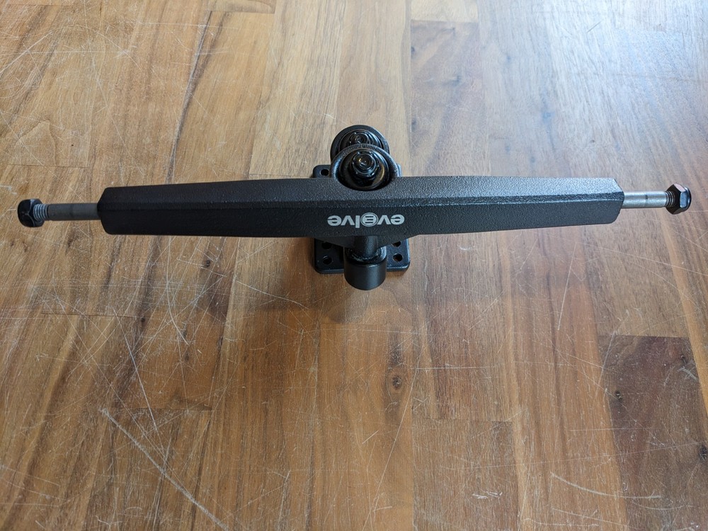 Evolve skateboard electric GT gtr- front Trucks black /black bushings