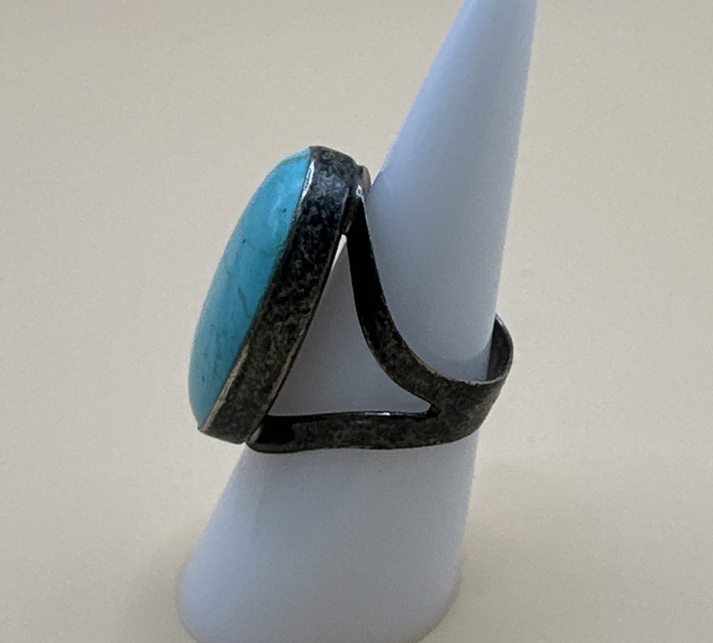 Vintage 925 Sterling Silver Large Oval Turquoise Ring /Size 7