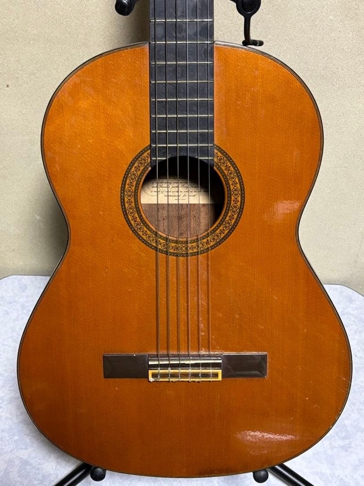 Yamaha Classical Guitar With Hard Case C-180