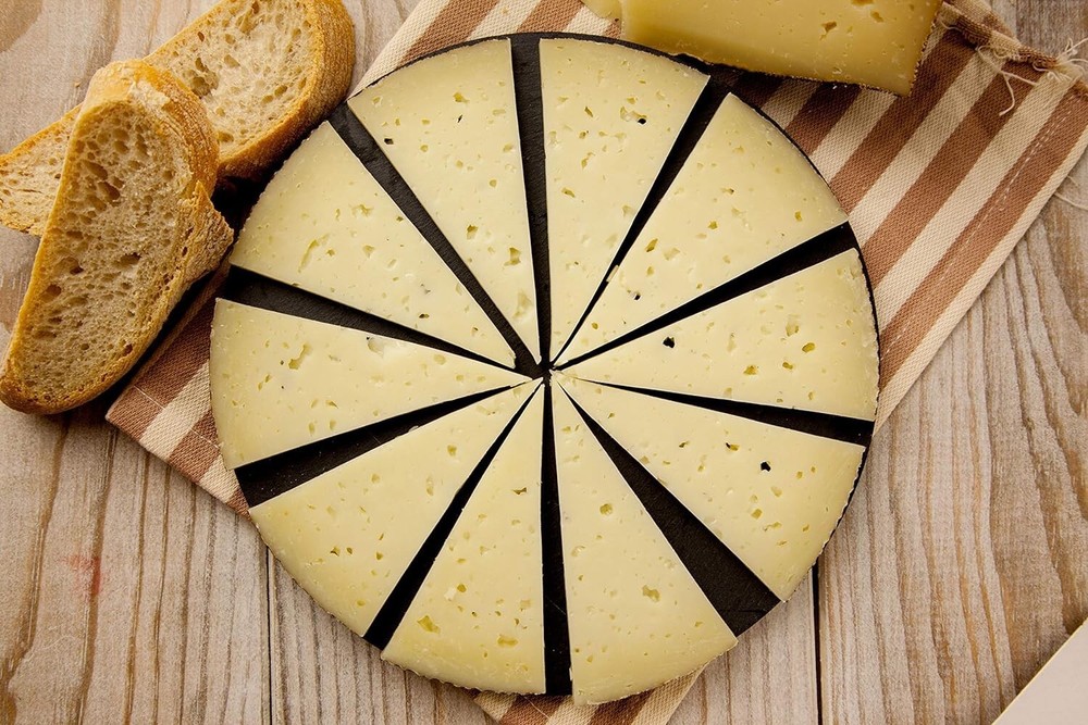 Manchego Cheese Wheel D.O.P – Approx. 2 lbs