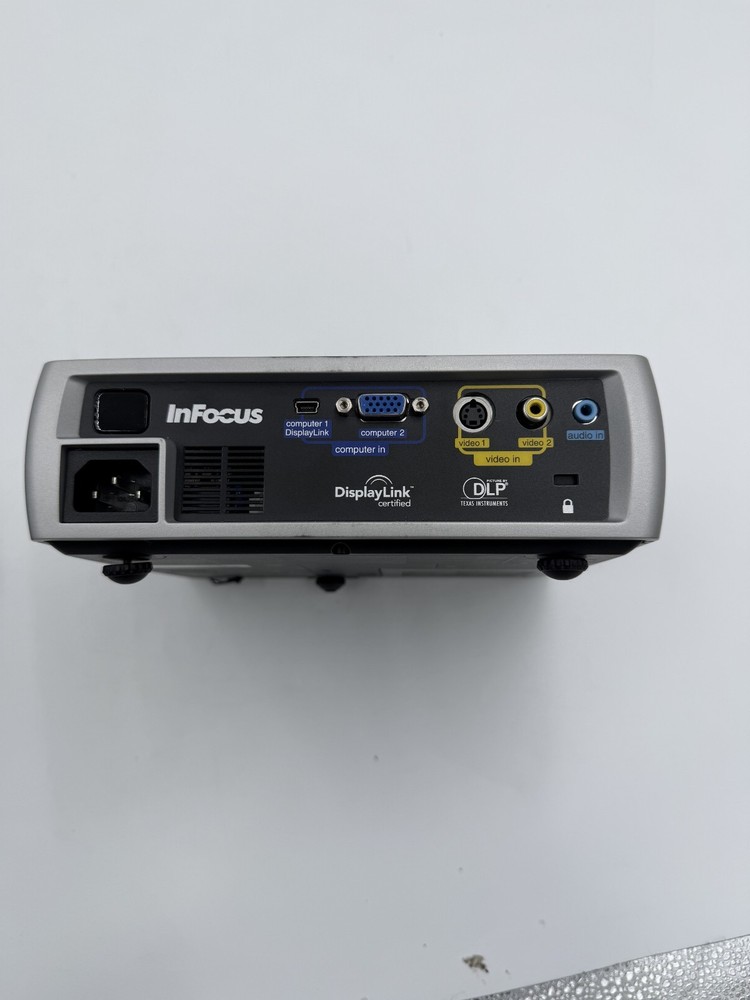 InFocus IN1102 DLP Projector bundle + Remote + Cables +Case