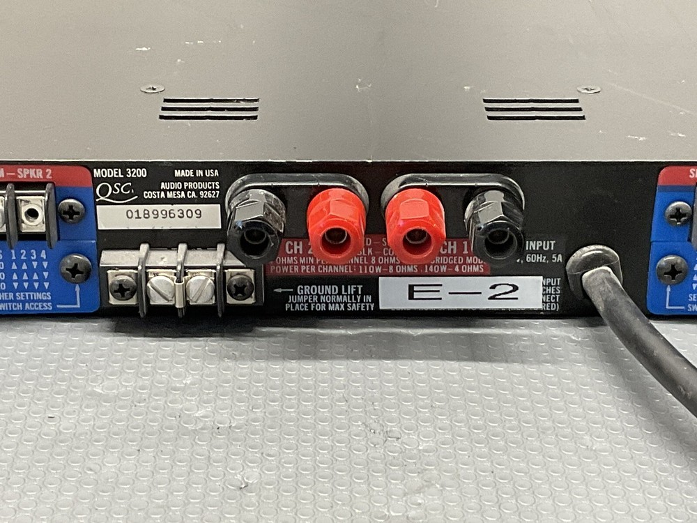 QSC 3200 Series Three 2-Channel Power Amplifier/ Powers On / GAR889