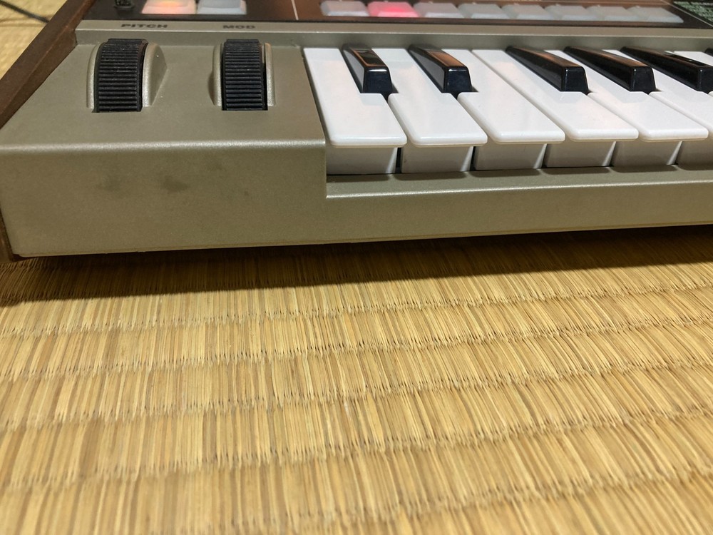 Korg MicroKorg Synthesizer Vocoder Analog Modeling 37-Key Keyboard