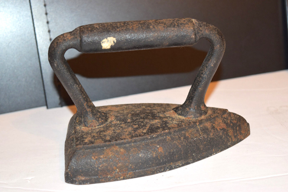Antique Solid Cast Iron Sad Iron, ca.  1800's.