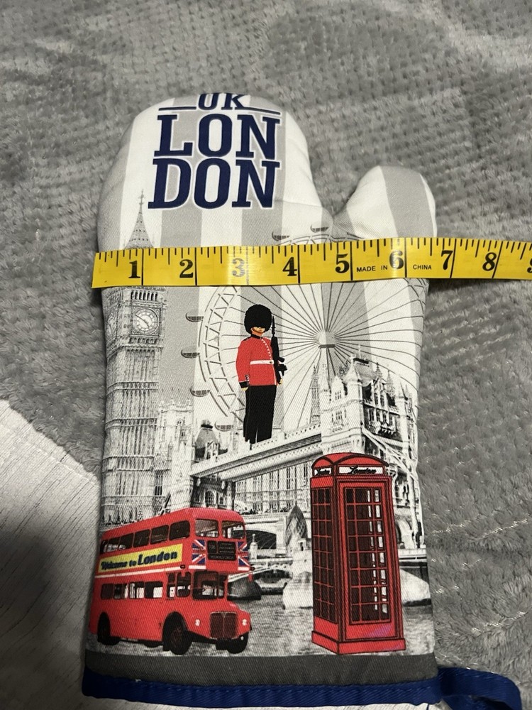 London Themed Oven Mitt