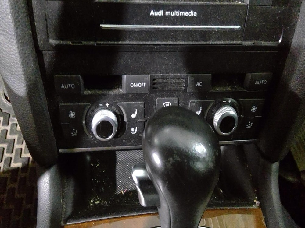 Used Headrest fits: 2011 Audi Q7 Grade A