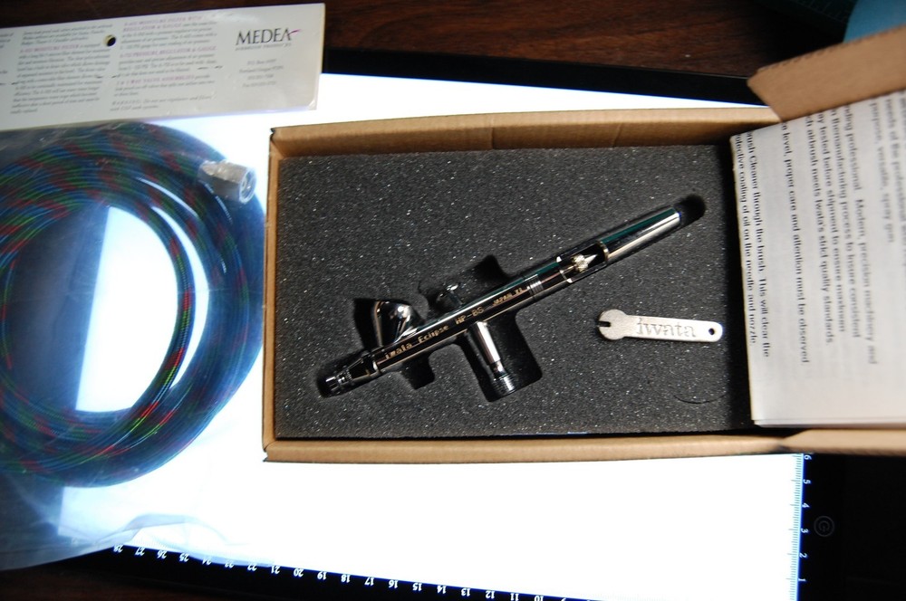 Iwata HP-BS Eclipse Airbrush - Small Gravity Feed + Air Hose - Silver
