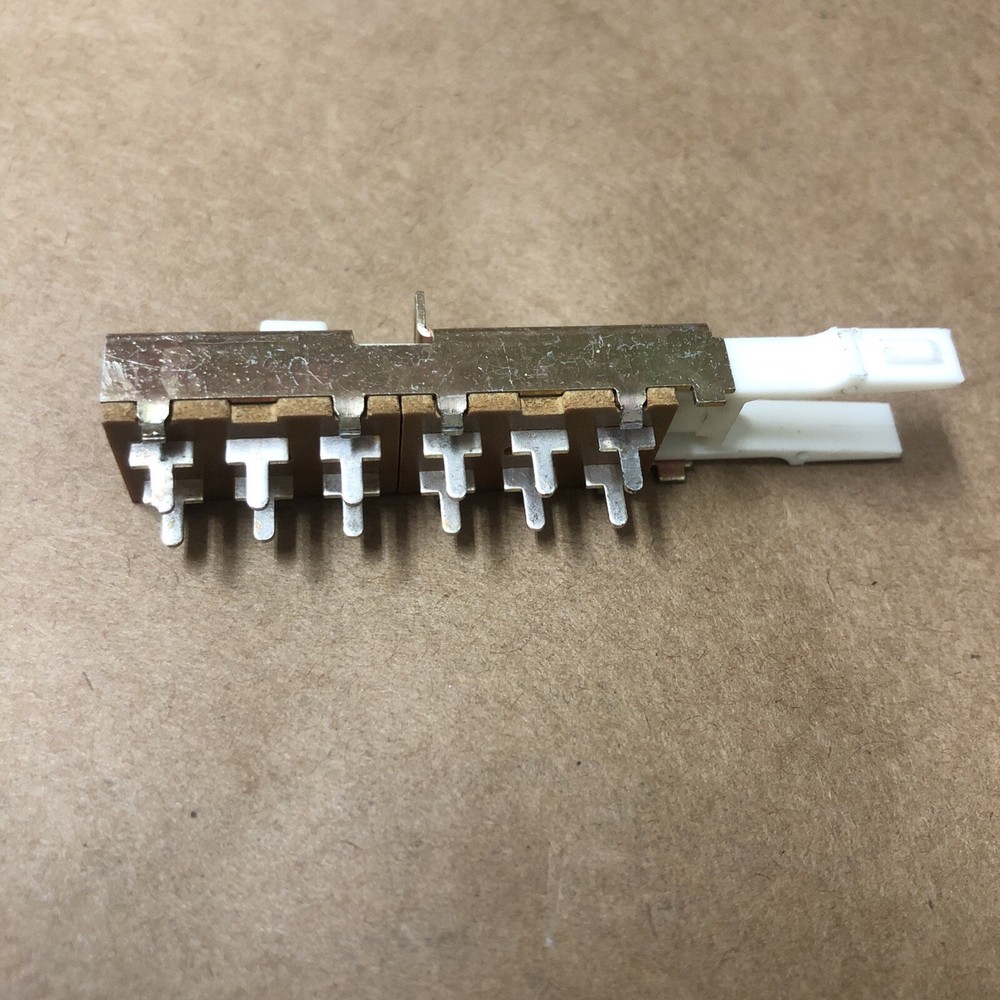 SWITCHCRAFT PART# 77127A39B
