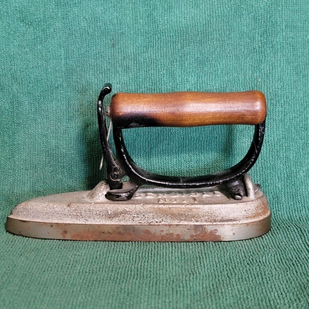 Vintage/Antique Sensible Sad Iron Number 1 with Removeable Handle