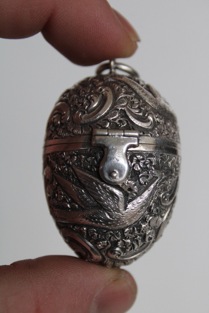 Antique 19th Century Sterling Silver Phoenix Egg Etui Thimble Case & Thimble