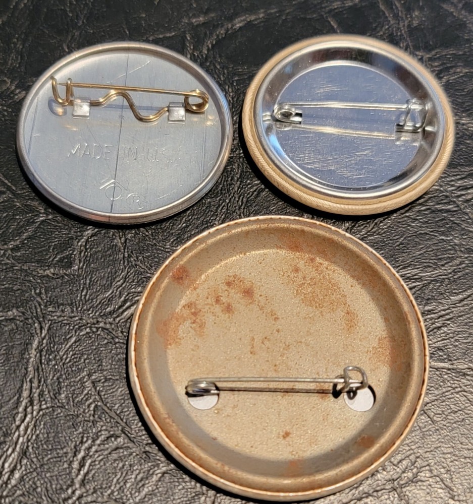 COORS, OLD STYLE & O'DOUL'S PINBACKS TQL3