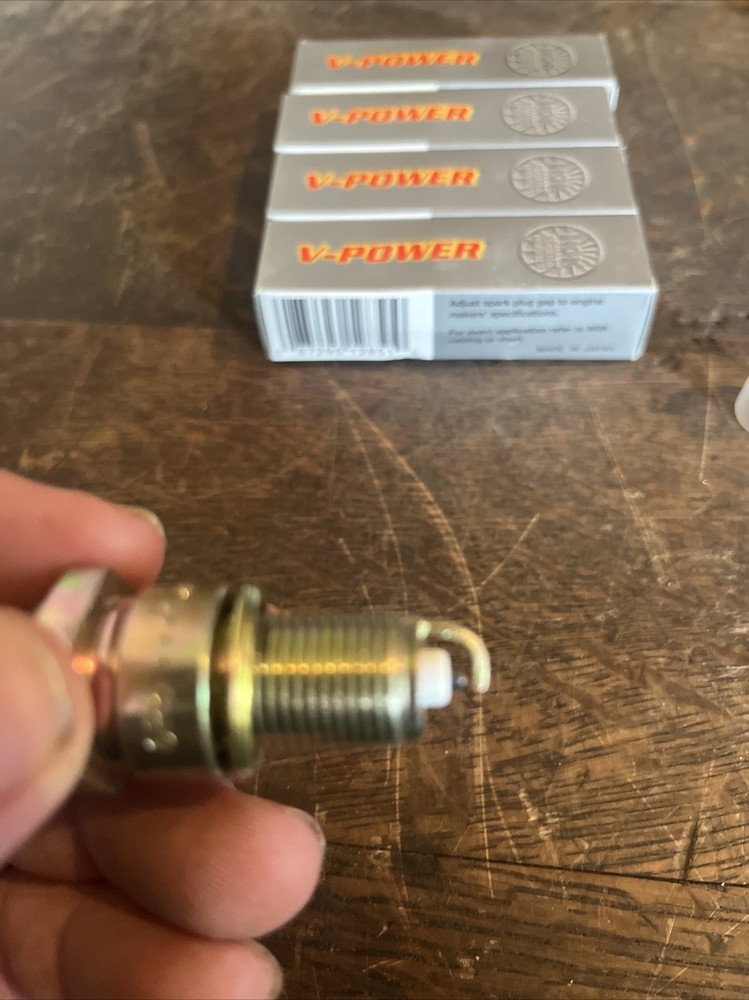4 NOS NGK GR5 V-Power Spark Plugs 2851