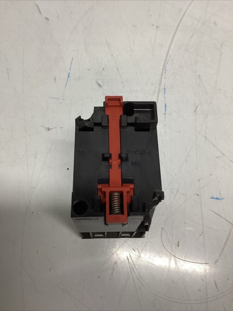 Square D Overload Relay 9065 TR5,5 *CHIPPED ON SIDE* Q-564