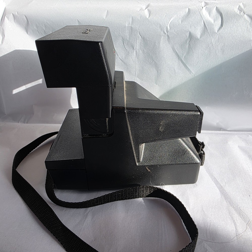 Vintage Polaroid 660 Sun Autofocus Instant Camera Untested With Strap