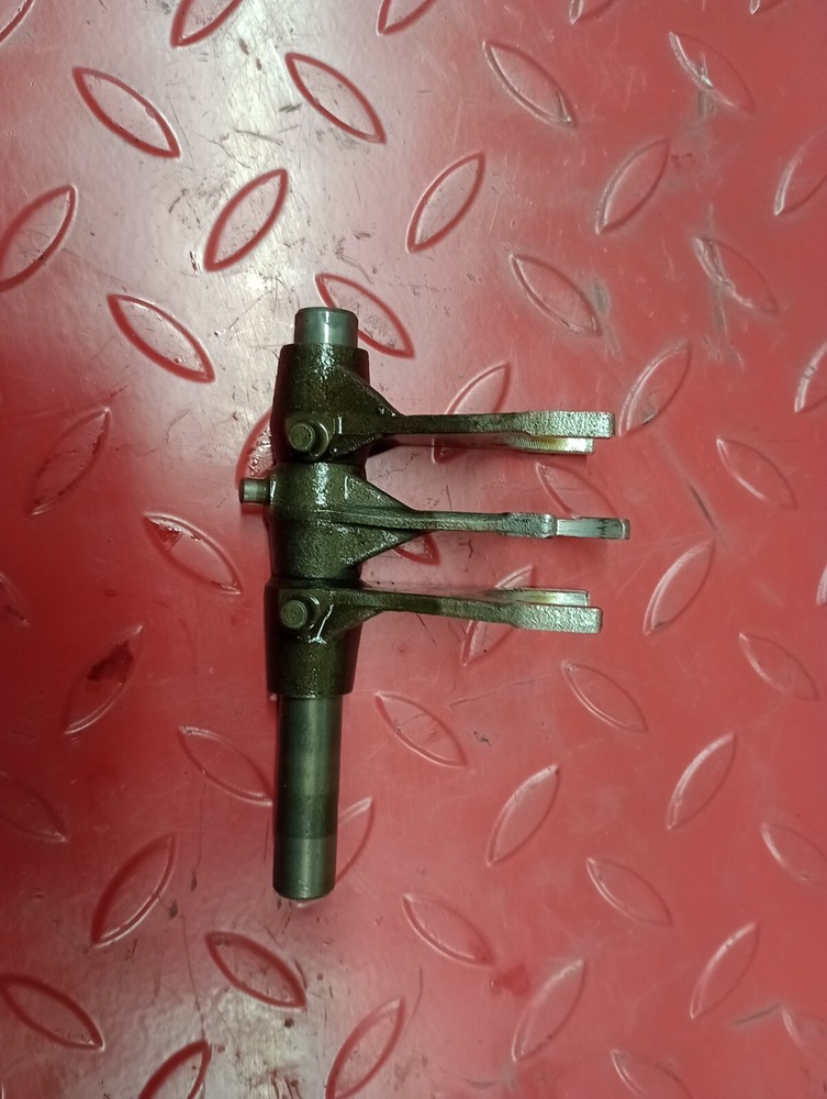 SUZUKI GSX 600F 1994 ENGINE GEAR SELECTOR FORKS