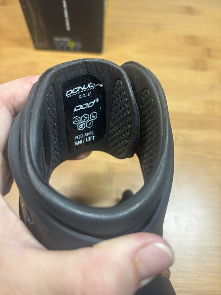 DonJoy Performance-Pod Ankle Brace Left Small Black.