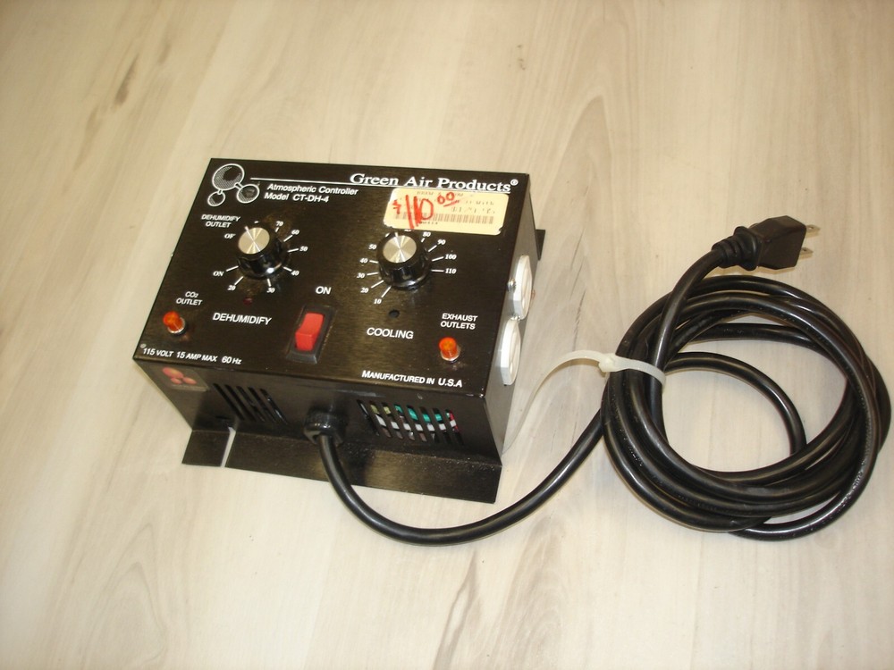 Green Air Products atmospheric controller ct-dh-4   powers up untested