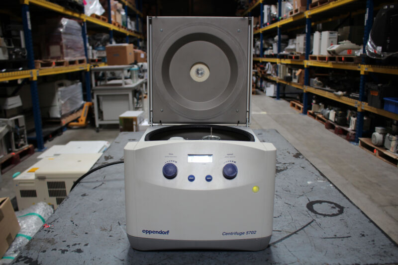 Eppendorf 5702 Centrifuge