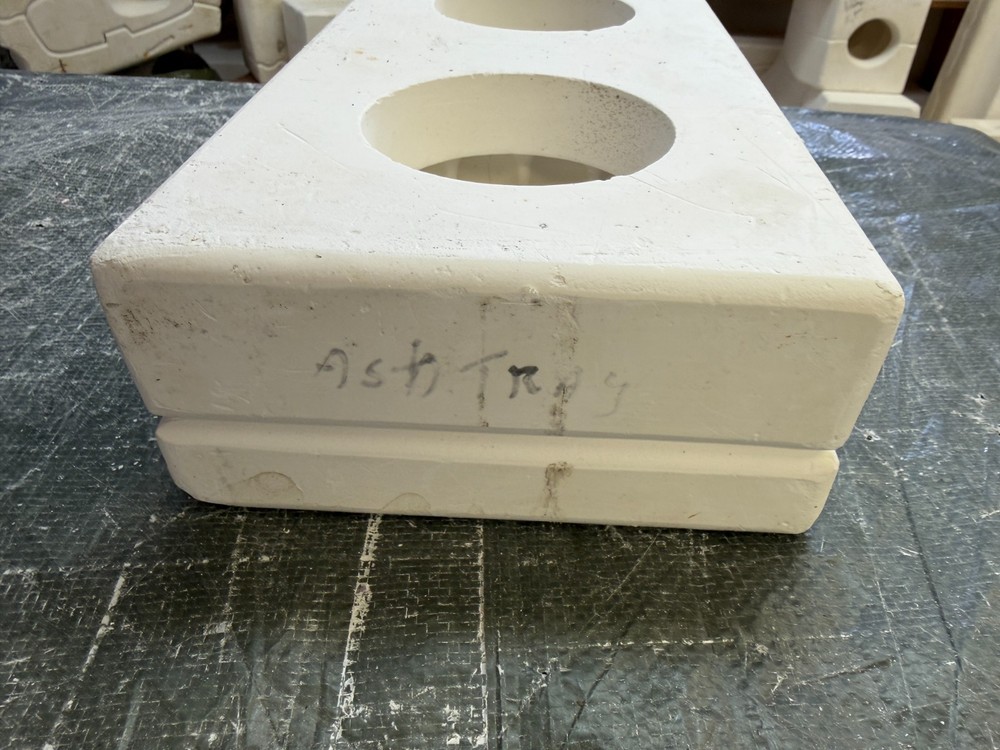VINTAGE NO BRAND NAME CERAMIC MOLD #47 ASHTRAY