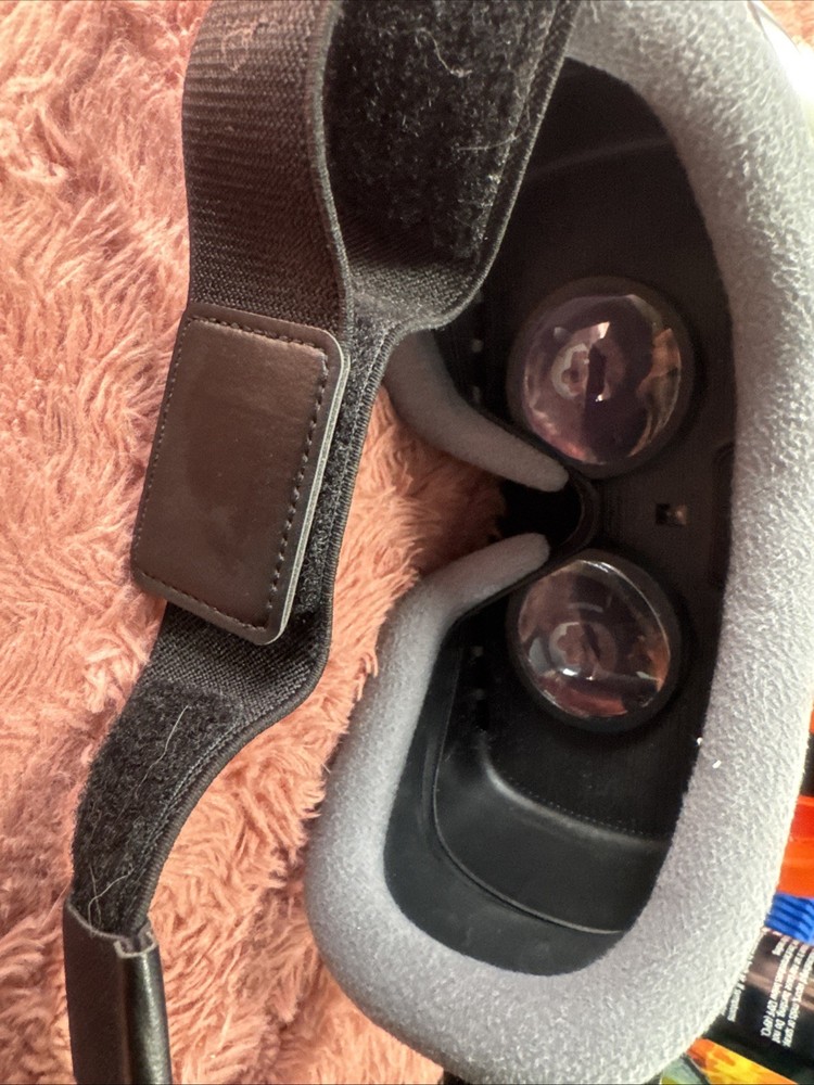 Samsung SMR324 Gear VR headset only no Controller