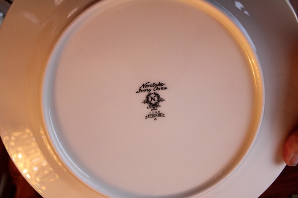 Noritake Ivory China Vintage Pattern 7260 Etienne 30 Piece Dinnerware Grouping