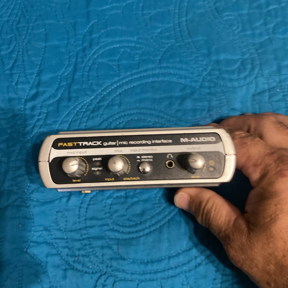 M-Audio Fast Track Guitar Instrument no cables