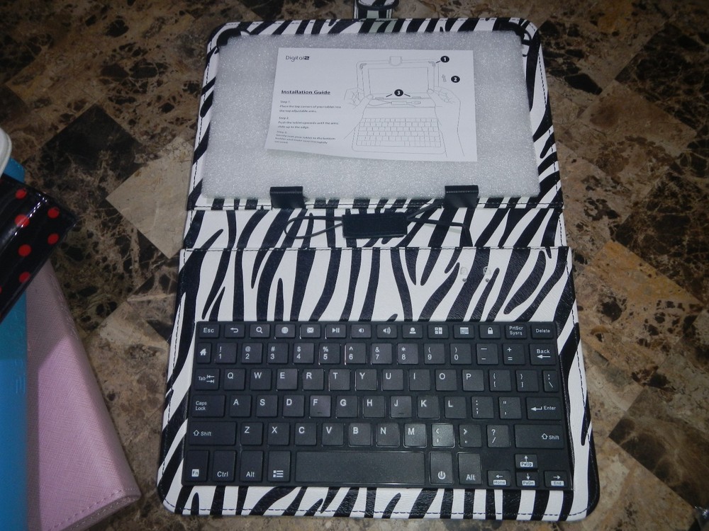 Digital2 9" Micro USB Keyboard case for Android tablets w/keyboard, adjustable u