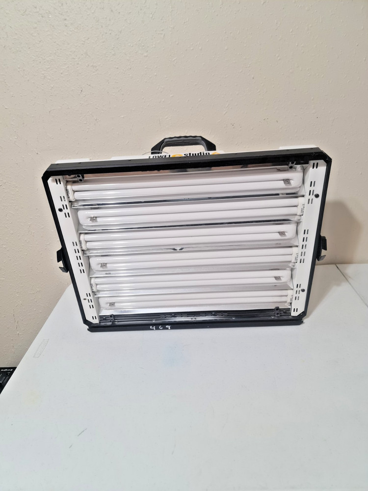 Lowel E-Studio 6 Fluorescent Light w/ Power Cord