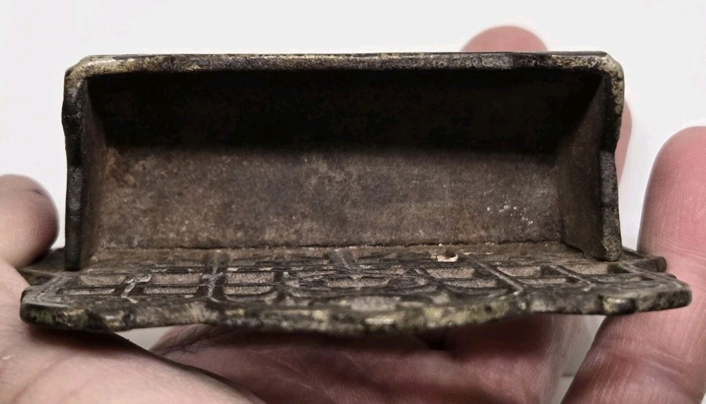VINTAGE CAST IRON MATCH STRIKER