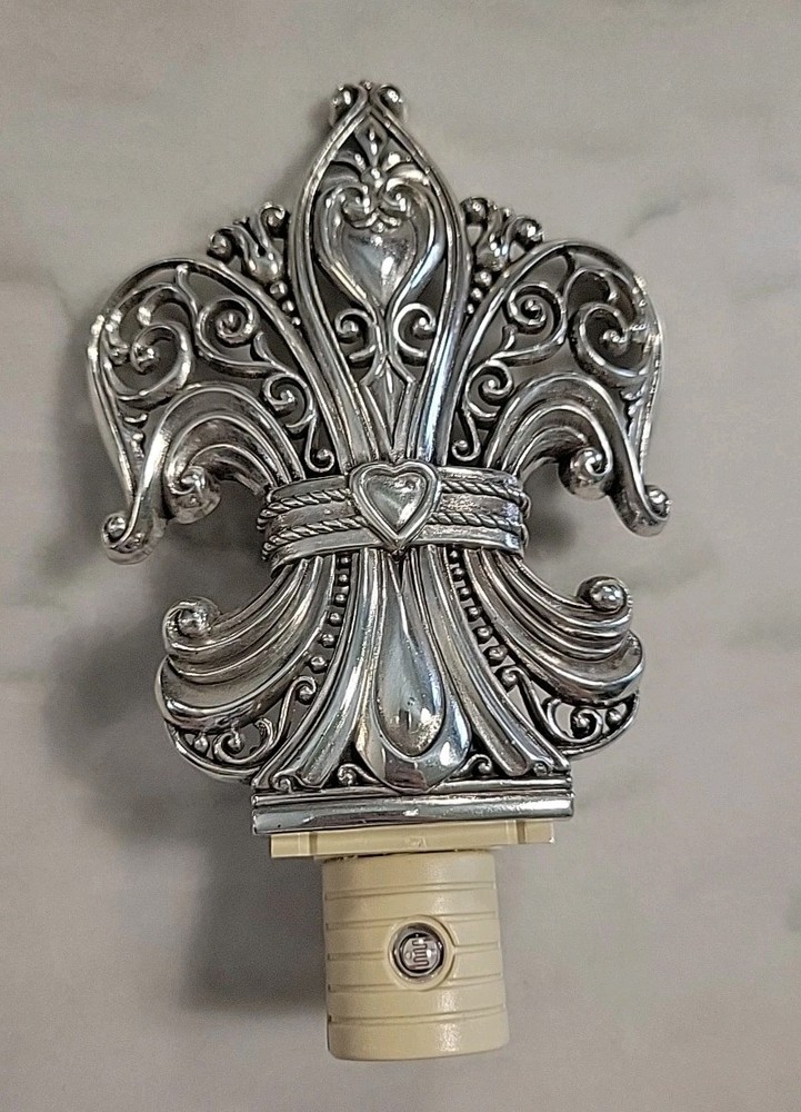 Brighton Nightlight HT100 Fleur de Lis Hearts Night Light Cover Base Silver READ