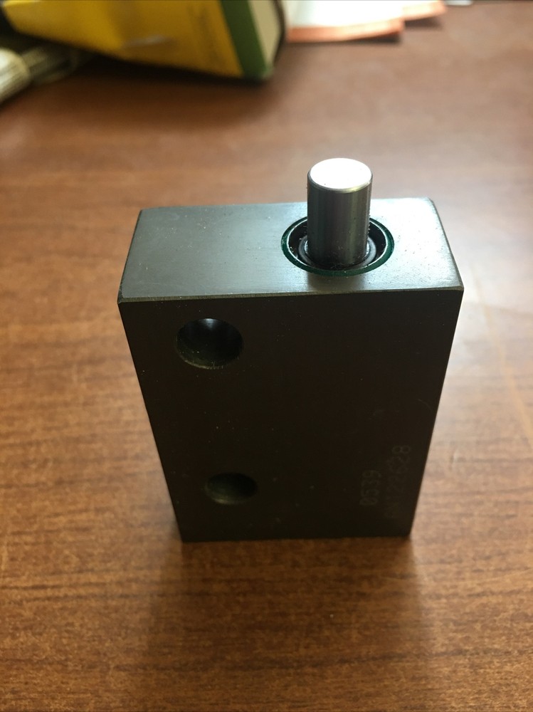 John Deere AN122628 Valve