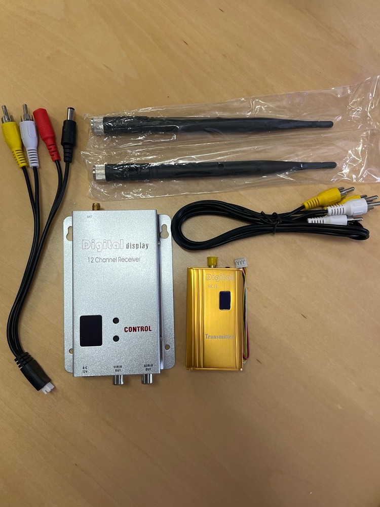 DIGITAL DISPLAY FOX-R02 W/ FOX 2W WIRELESS AUDIO/VIDEO TRANSMITTER AND RECEIVER