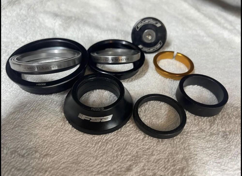 FSA headset 1 1/8. Works Perfectly