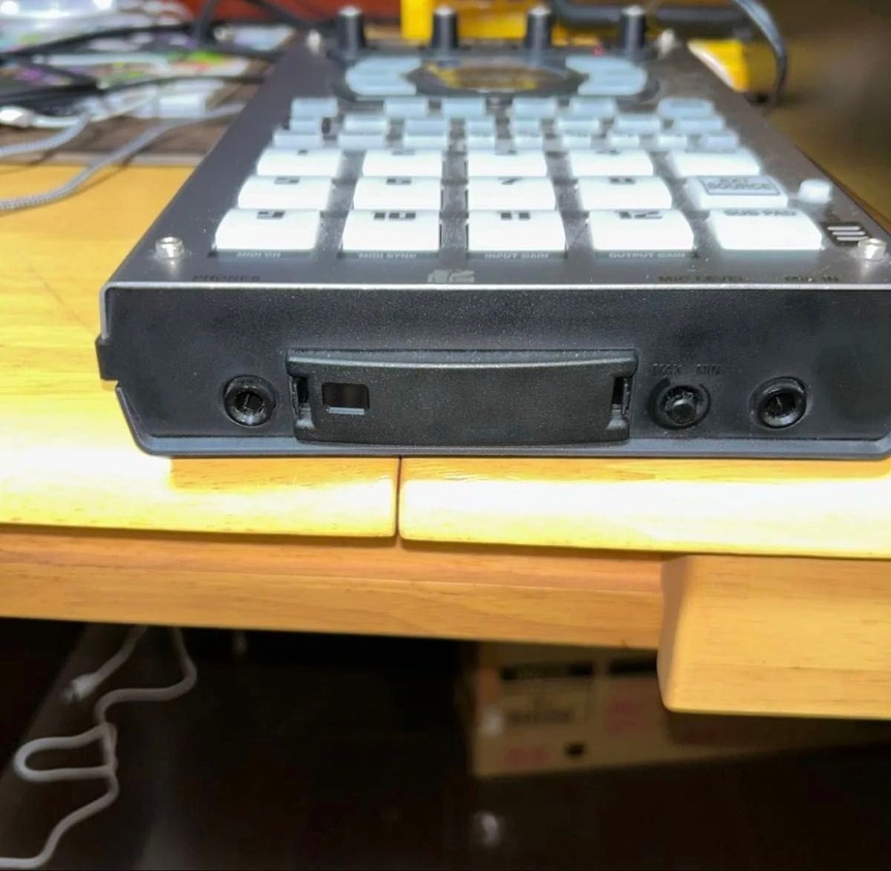 Roland SP-404SX Compact Linear Wave Sampler Tested Good Condition