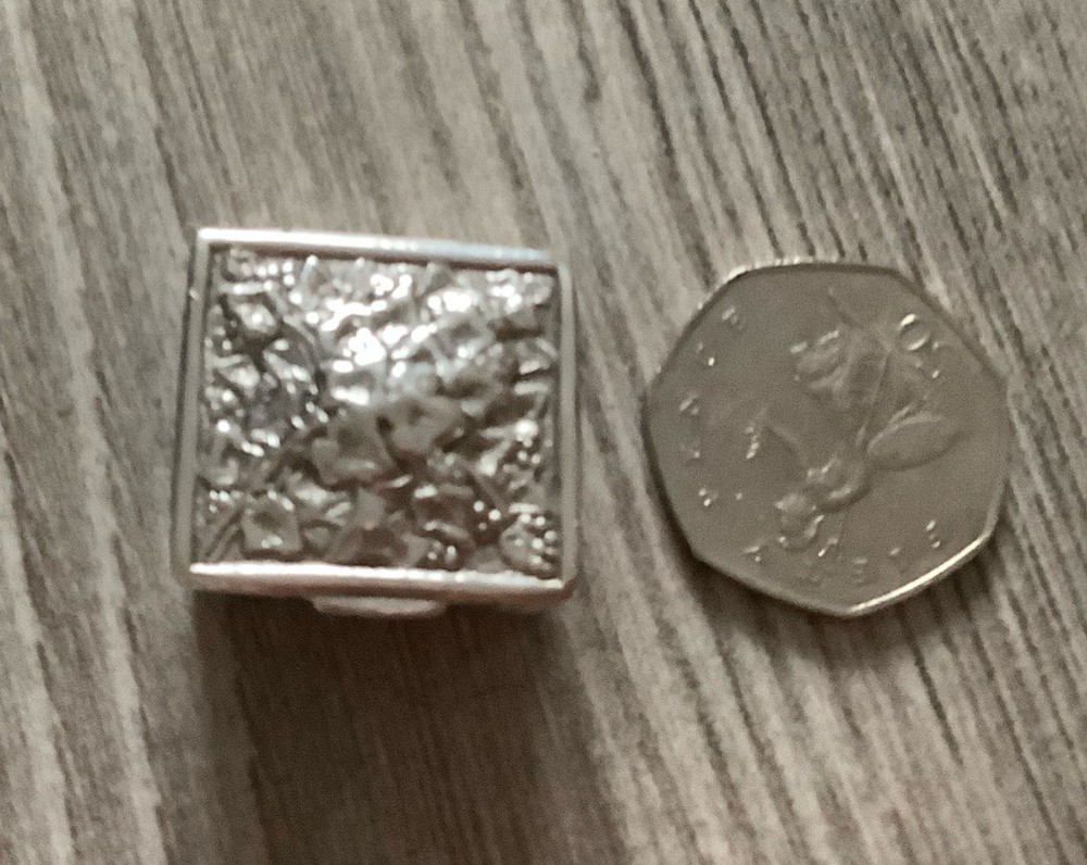 Small 925 Silver Repousse Snuff Or Pill Box Ivy leaf Design.