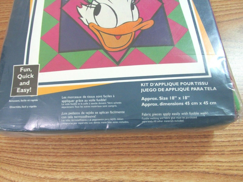 FABRIC APPLIQUE KIT DAISY DUCK DF3003 18 X 18"