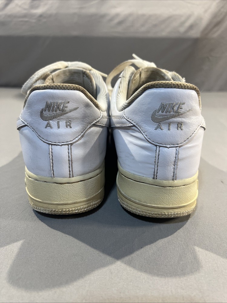 Men’s Size 9.5 Nike Air Force 1. White