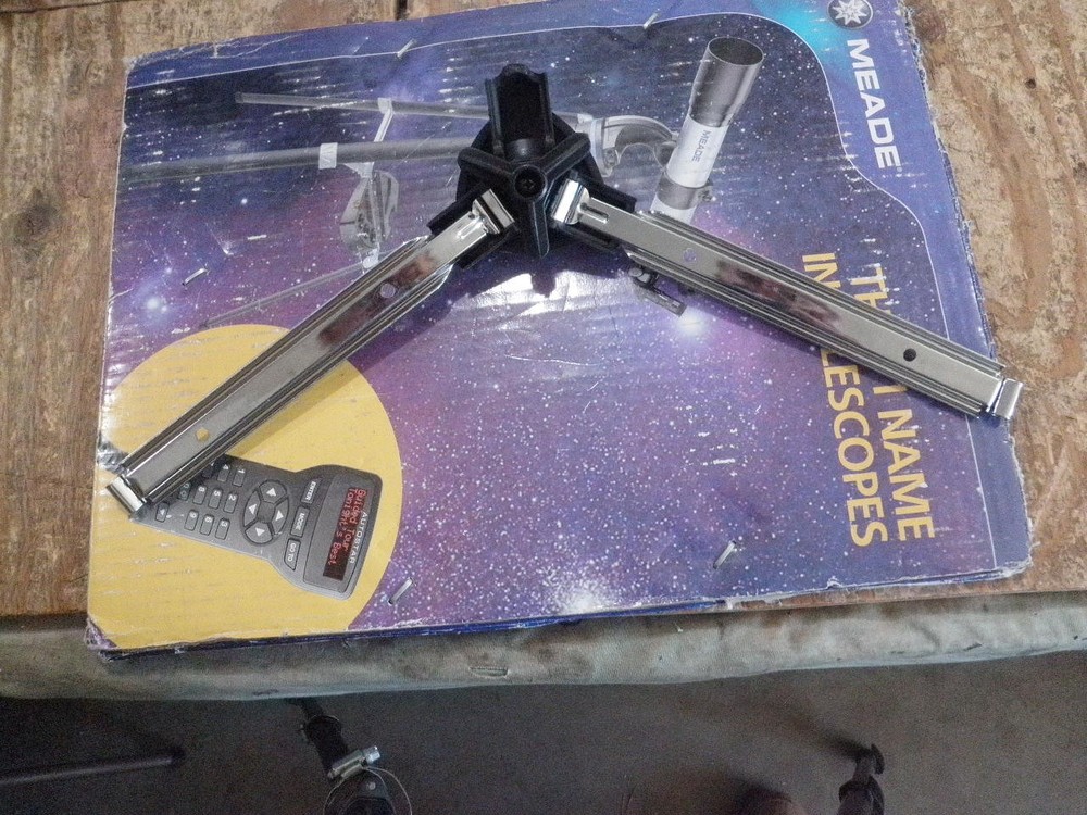 Meade DS Silver Tripod Strut Hub and Struts