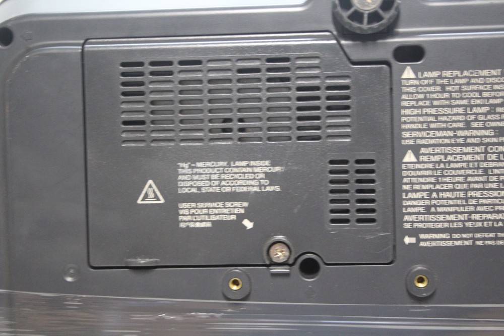 EIKI EIP-200 Projector - For PARTS/REPAIR! UNTESTED POWERS ON THATS IT